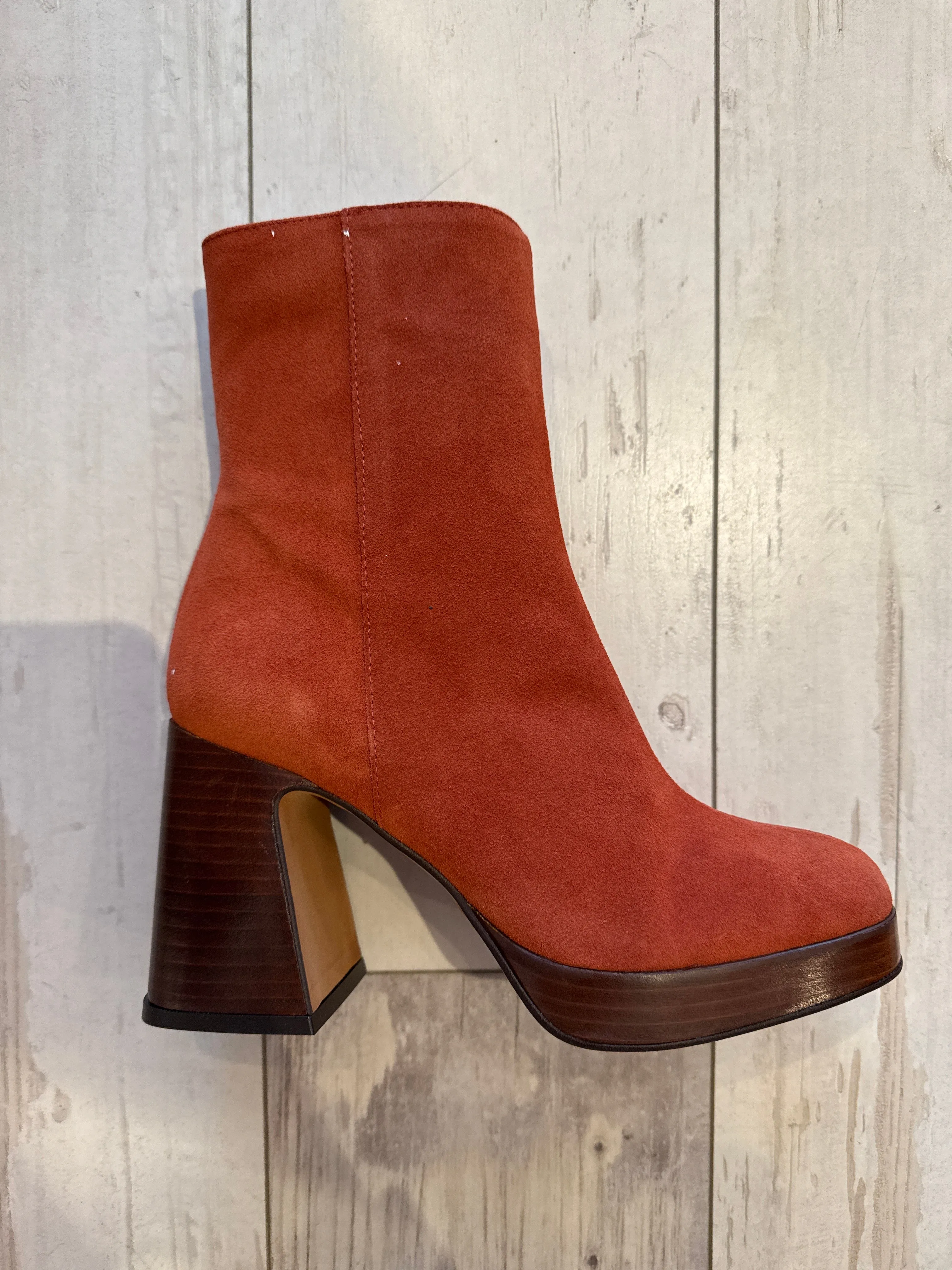 24604 Silmia Sienna Platform Boot